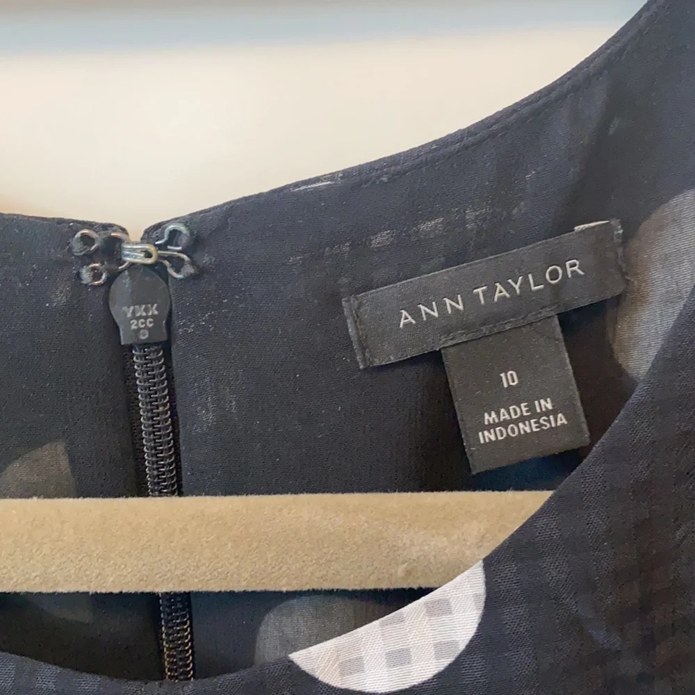 Ann Taylor Sleeveless polka dot blouse - Picture 3 of 5